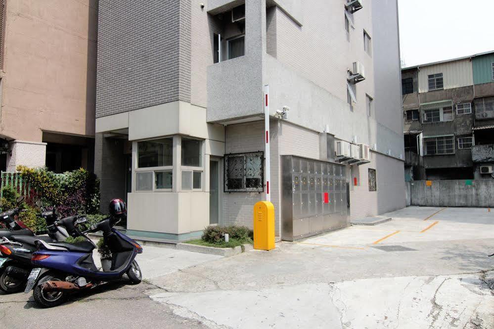 Mei Hsiao Yuen Hostel Taichung Exterior photo